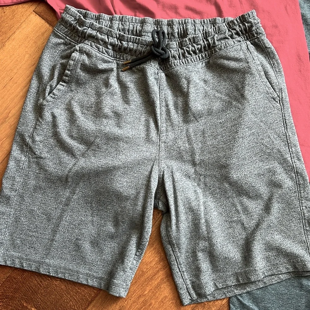 Bundle Men’s 1 gray short Med 2 Levi’s tee size Large TI Fitness XL